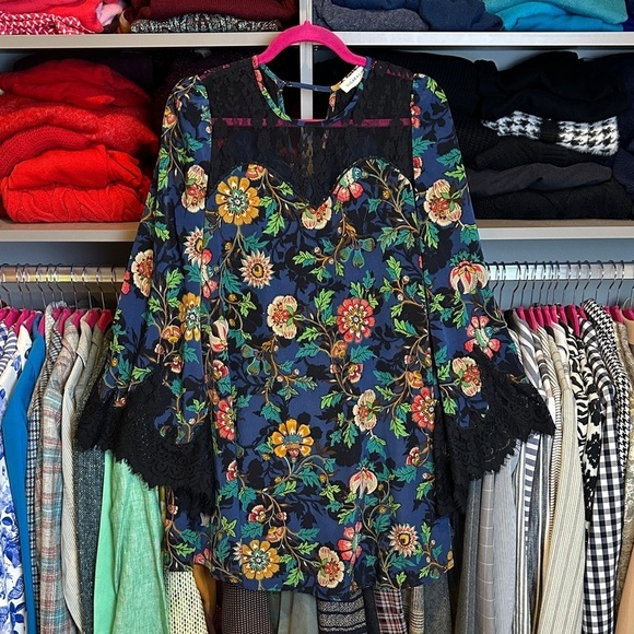 Sugarlips Dresses & Skirts - Sugarlips blue/red floral long sleeve lace accents back button dress size S
